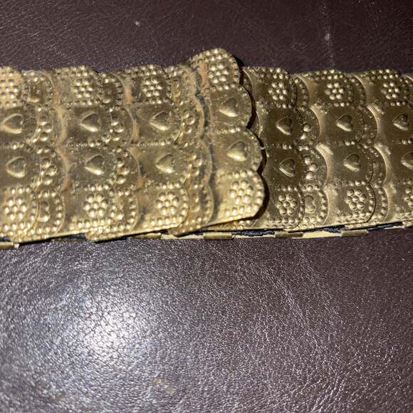 Vintage Gold Tone Metal Scalloped Fish Scales Stretch Belt